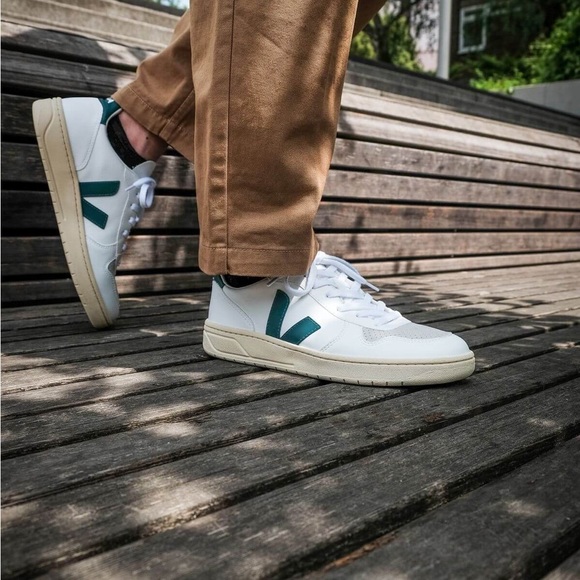 Veja V-10 Sneakers - Picture 3 of 3